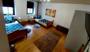 2 BR, 4 Beds, TV, Kitchen & free parking